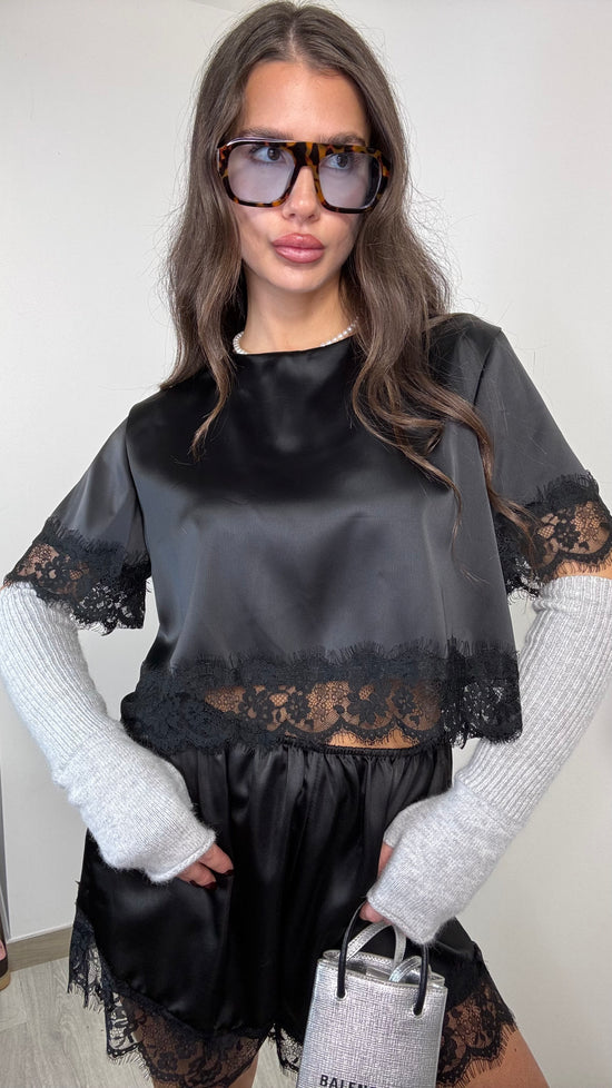 T-shirt in raso con pizzo