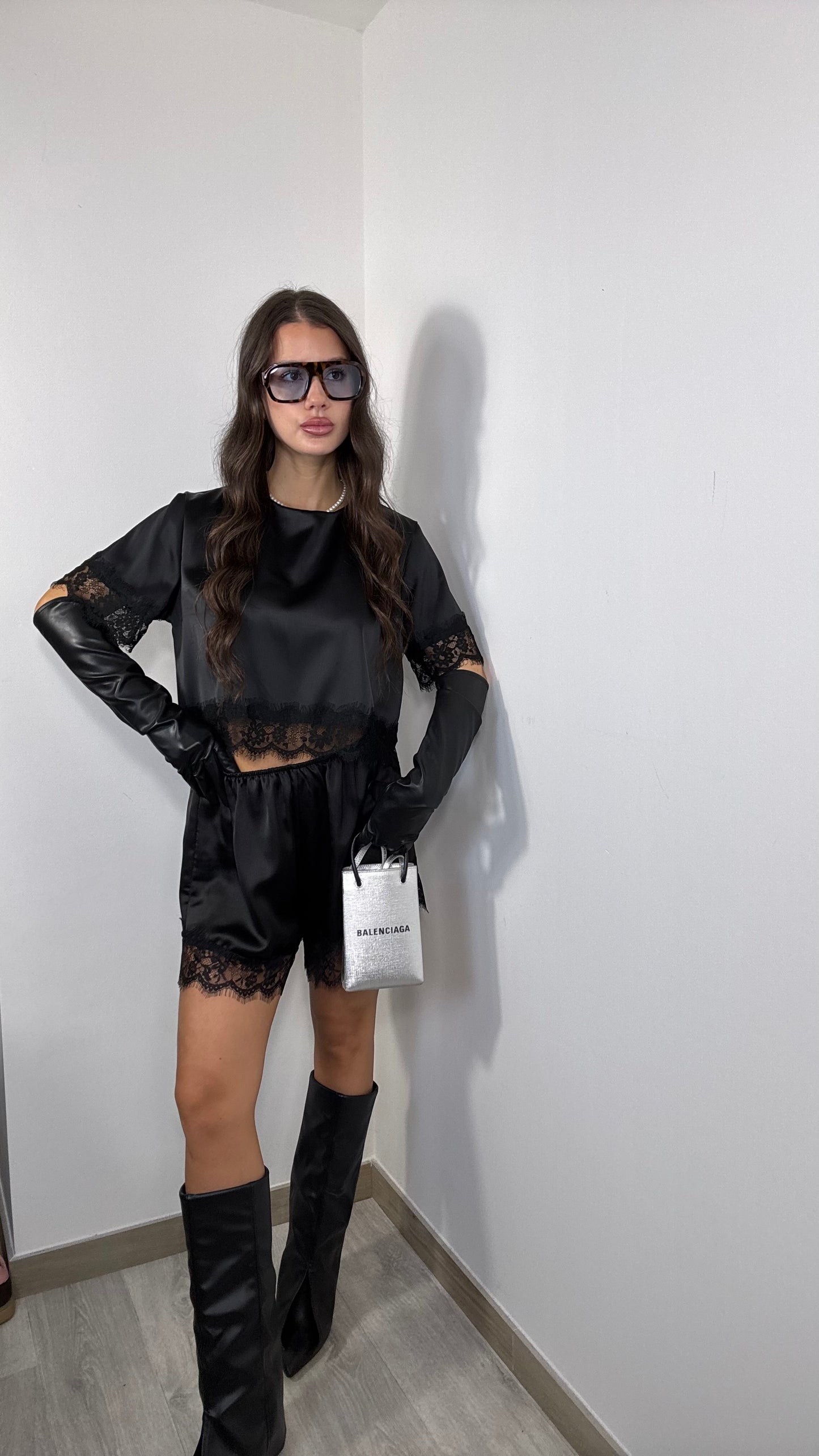 T-shirt in raso con pizzo