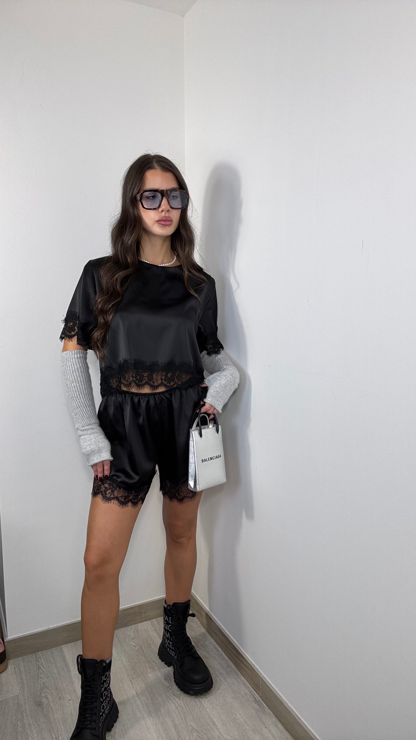 T-shirt in raso con pizzo