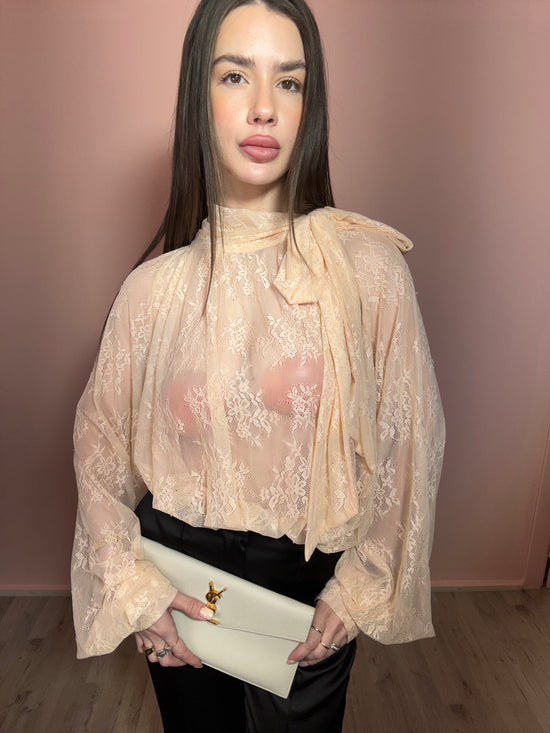 Blusa in pizzo Chic