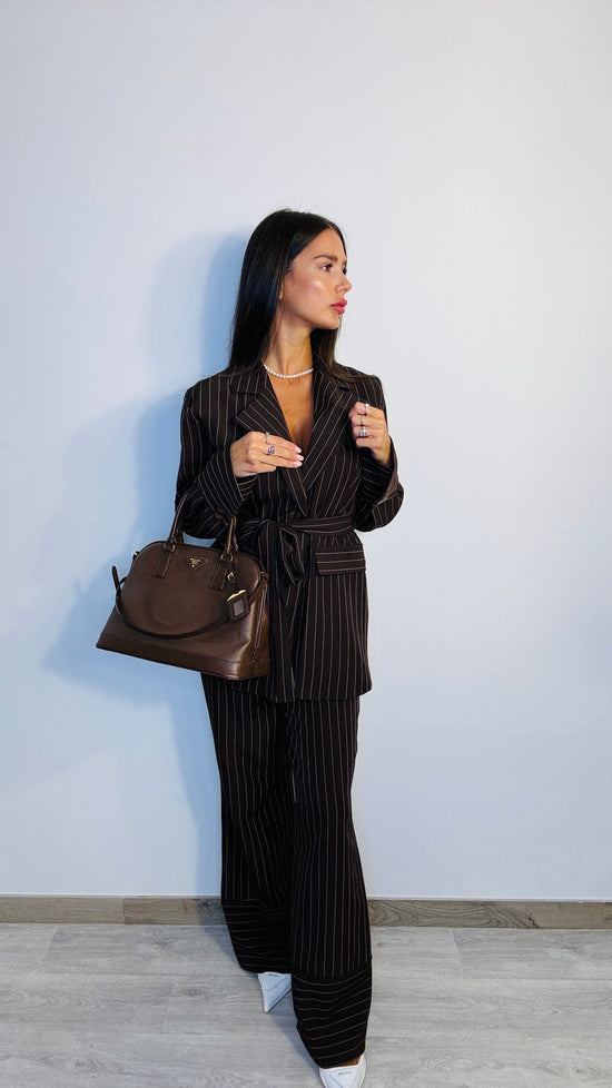 Tailleur gessato marrone Ara