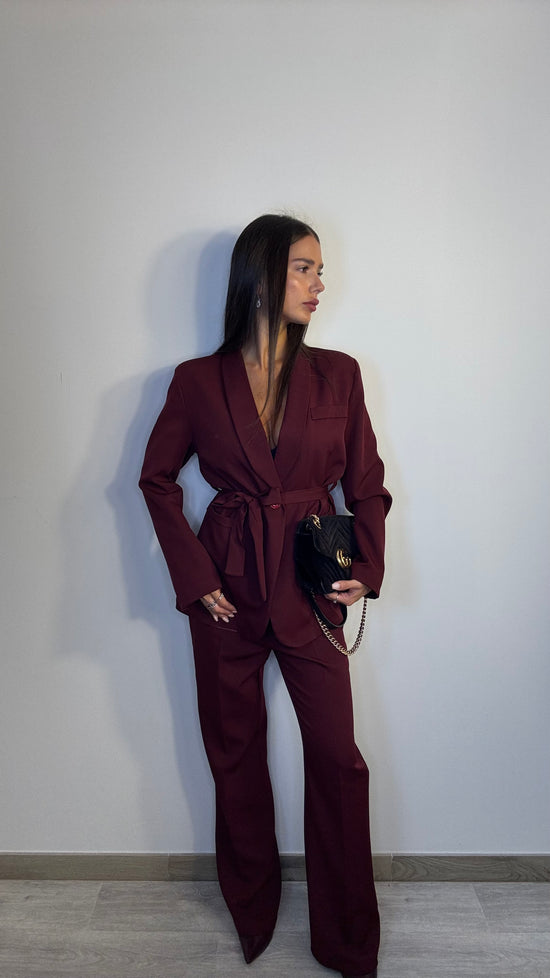 Tailleur bordeaux Office